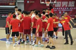 开云体育APP下载-临沂男篮豪取连胜，冲刺季后赛赛场