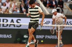 开云体育官方网站-蒙特卡洛大师赛逆转法网，阿尔卡拉斯带队取胜