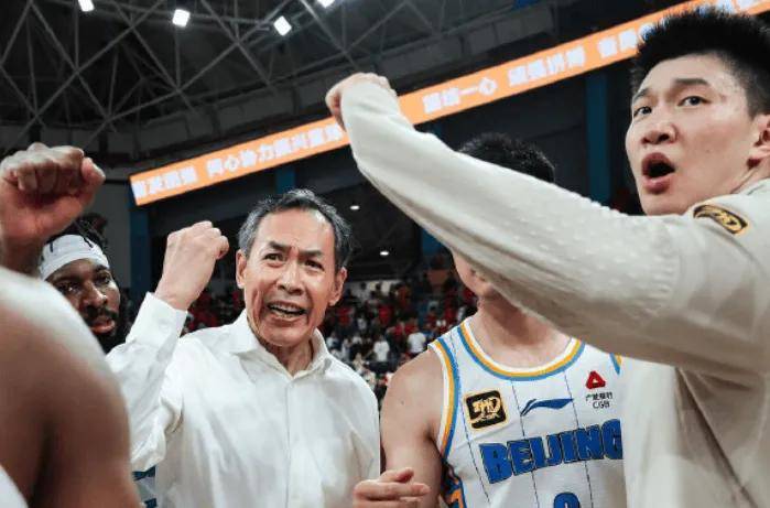 胜利之路：北京男篮将在广东队主场奋力拼搏的简单介绍