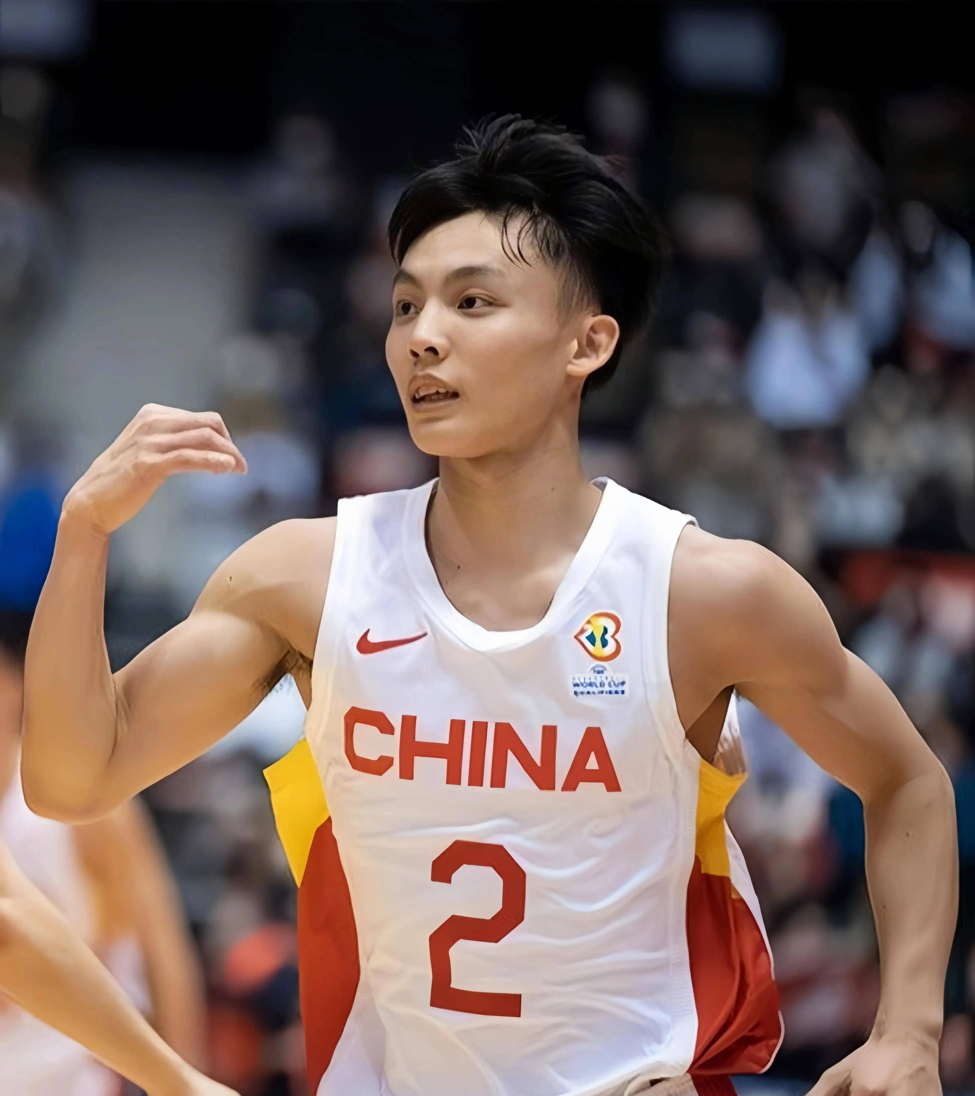 篮球赛事中国家队战胜对手成功宣布退役