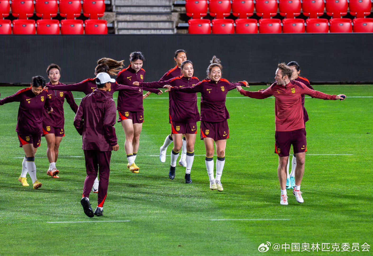 关于促进交流：女足比赛体现国际友谊的信息