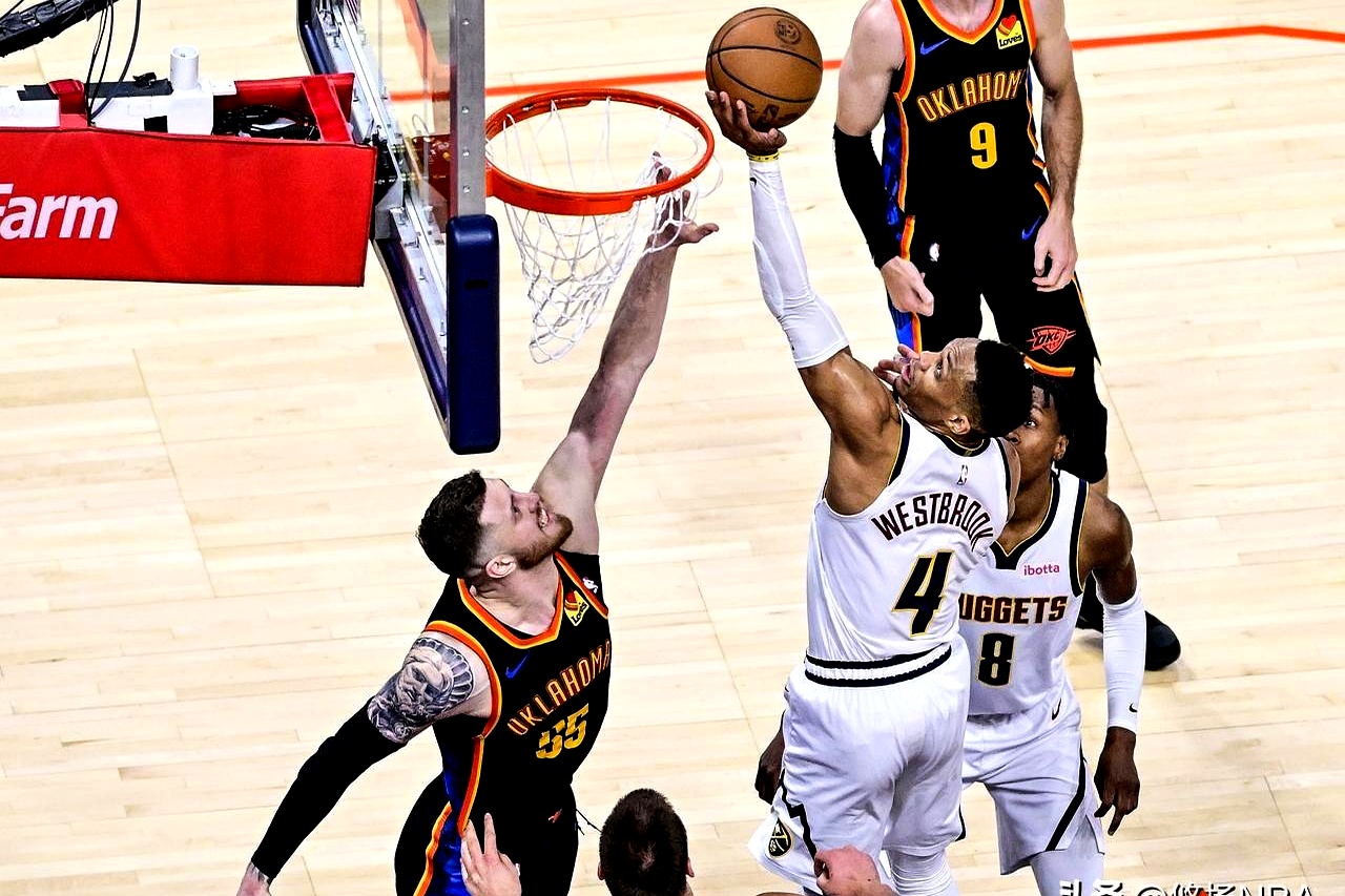 包含掘金险胜爵士，莫里斯打破历史纪录的词条