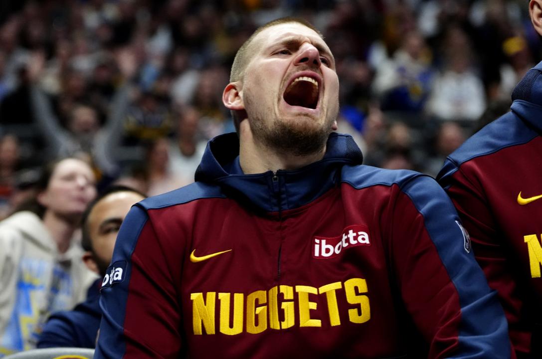 包含掘金险胜爵士，莫里斯打破历史纪录的词条