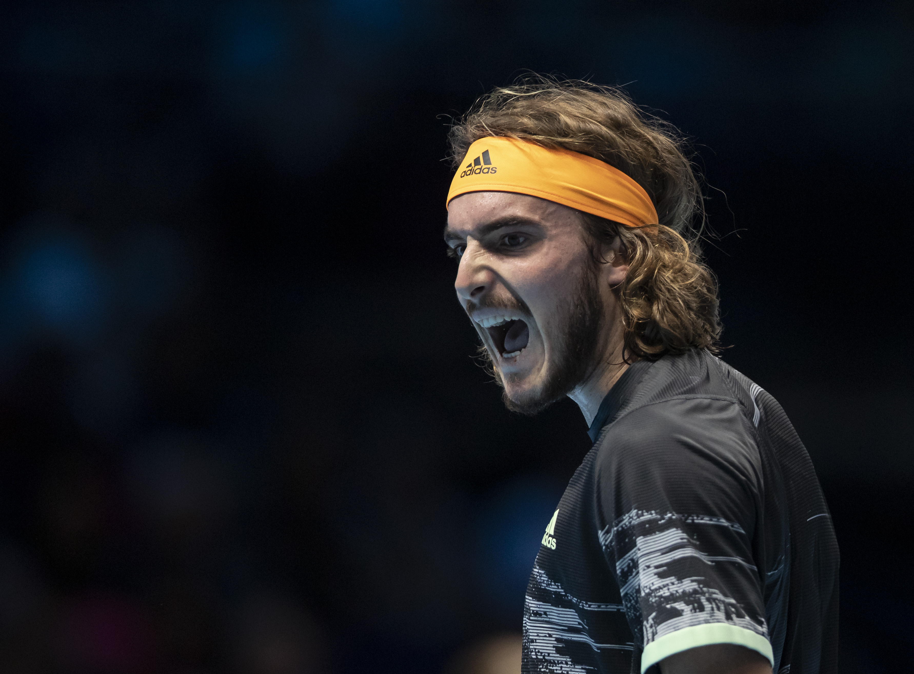 包含欧洲网球队碾压意大利网球队，西西帕斯惊艳世界的词条